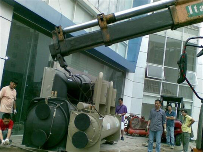 海阳市随车吊和汽车吊的核心区别是什么？哪种更省钱？