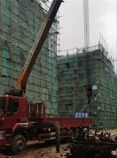 海阳市“慢工细活”—— 吊车的 “微动控制” 技术