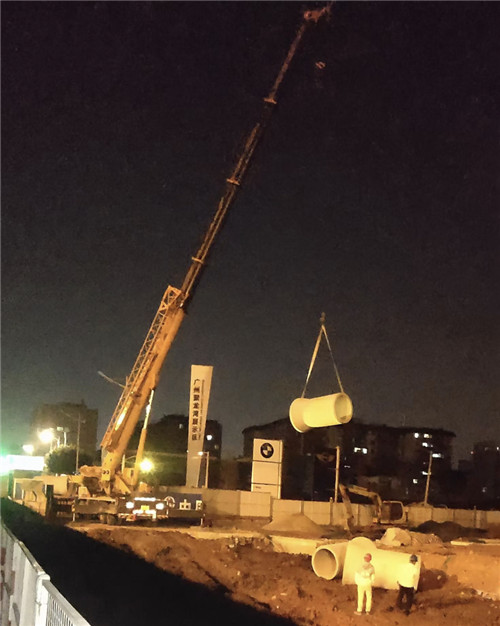 海阳市“弯臂矫正”—— 吊车的 “形变补偿” 技术